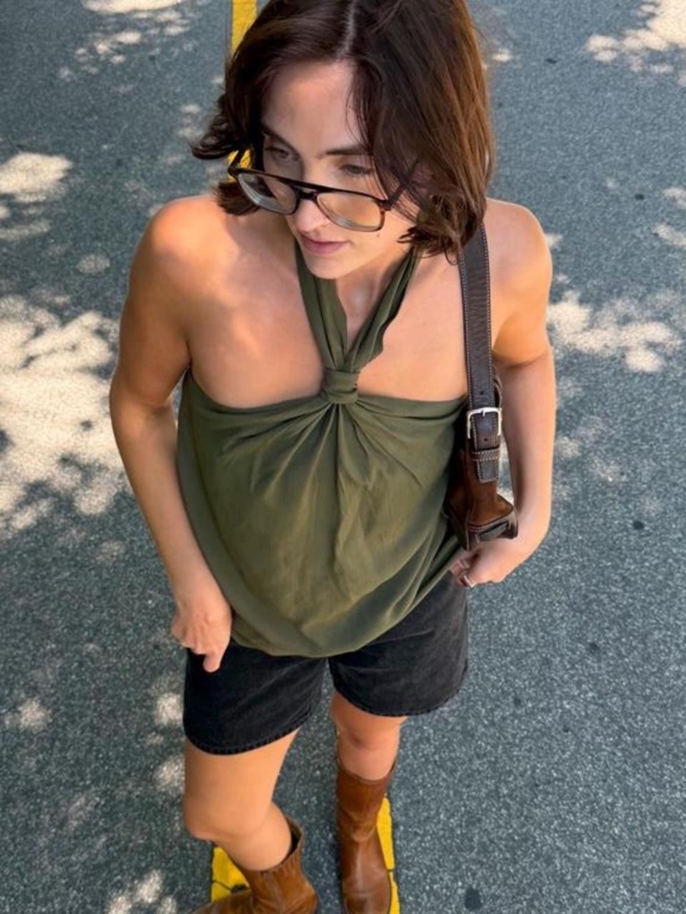 Nine West olive green halter top with a twist detail 🫒